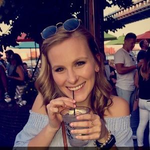 Meet your Posher, Caroline